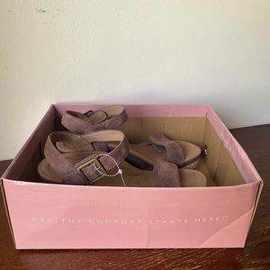 BRAND NEW WEDGES sydney deep taupe